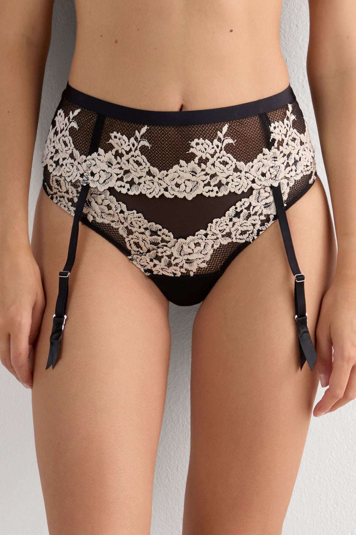Flower Lace Garter Belt Feminine Silhouette